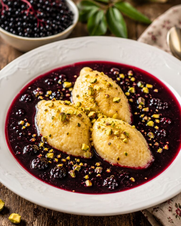 Elderberry soup recipe: Flaky semolina dumpling bowl